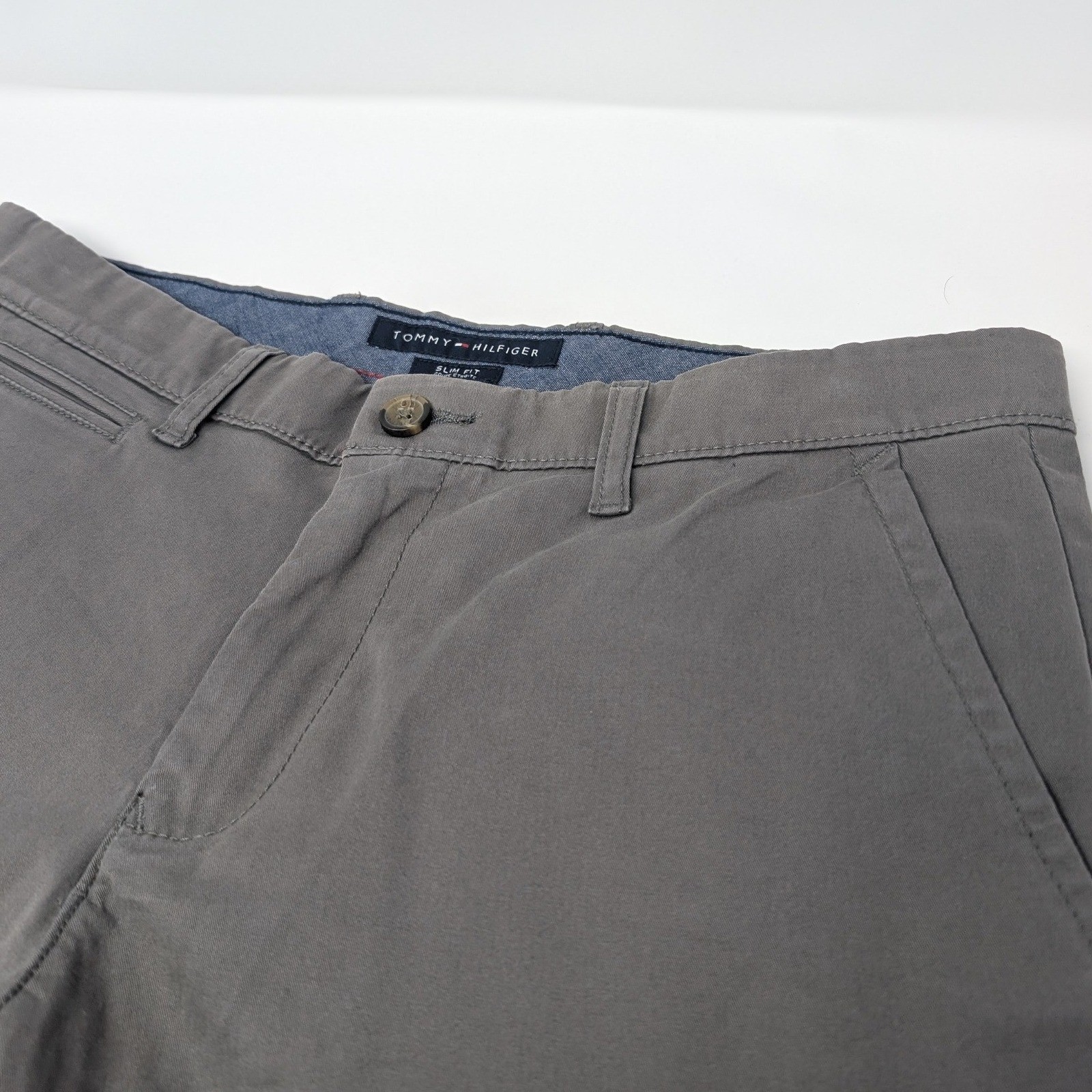 Tommy Hilfiger Men’s 33×32 Slim Fit THFlex Stretch Gray Chino Pants