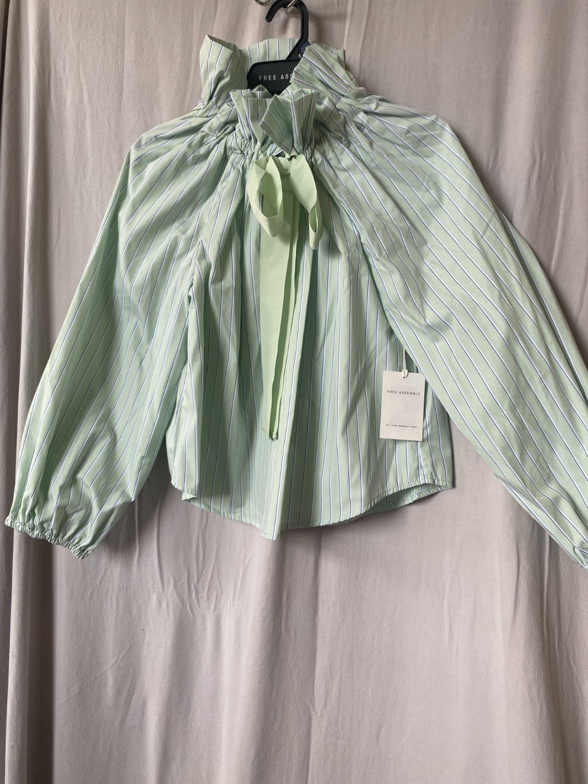 RUFFLE COLLAR BLOUSE