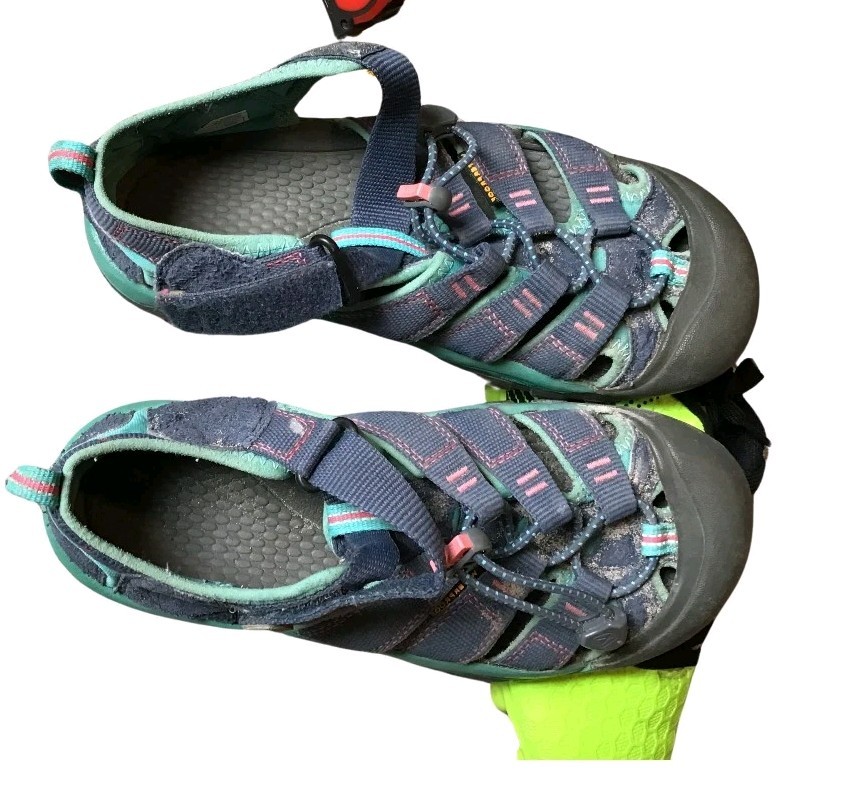 Keen Sandals Youth Size 3.5 Blue Pink Teal with Drawstring and Beach Sand