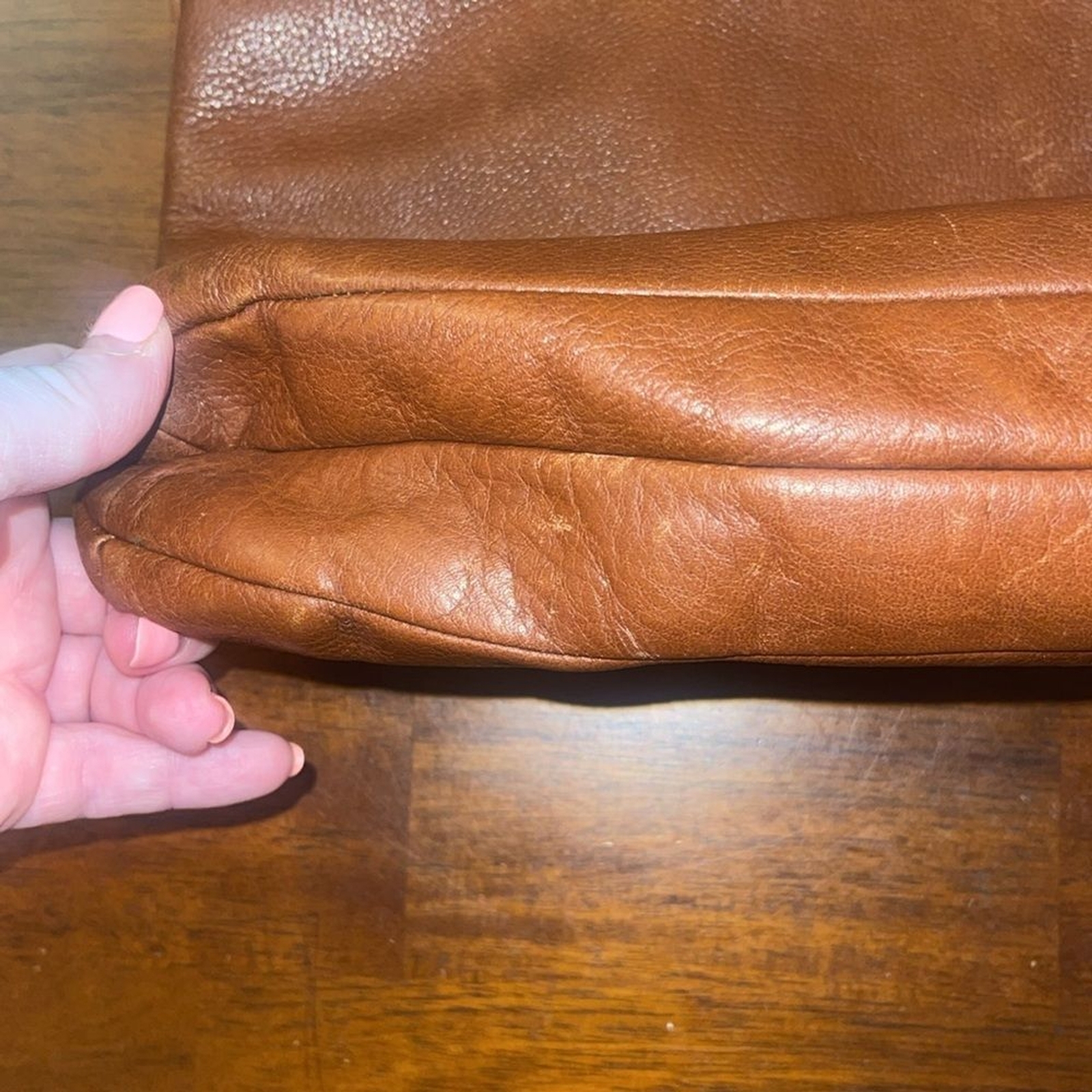 Coach Madison Pebbled Leather Shoulder Bag. Camel brown. Code 27858.