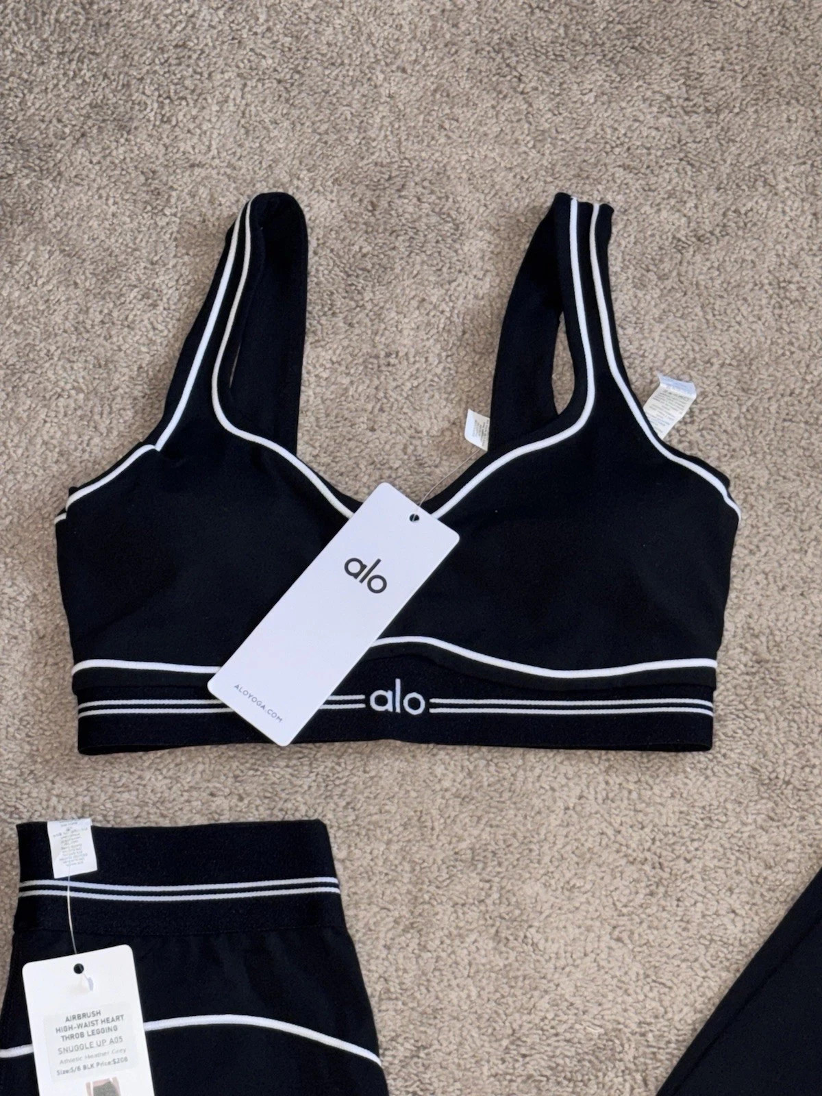 Alo Airbrushed Heart throb Set Leggings & Bra Brand New With Tags Size Medium M