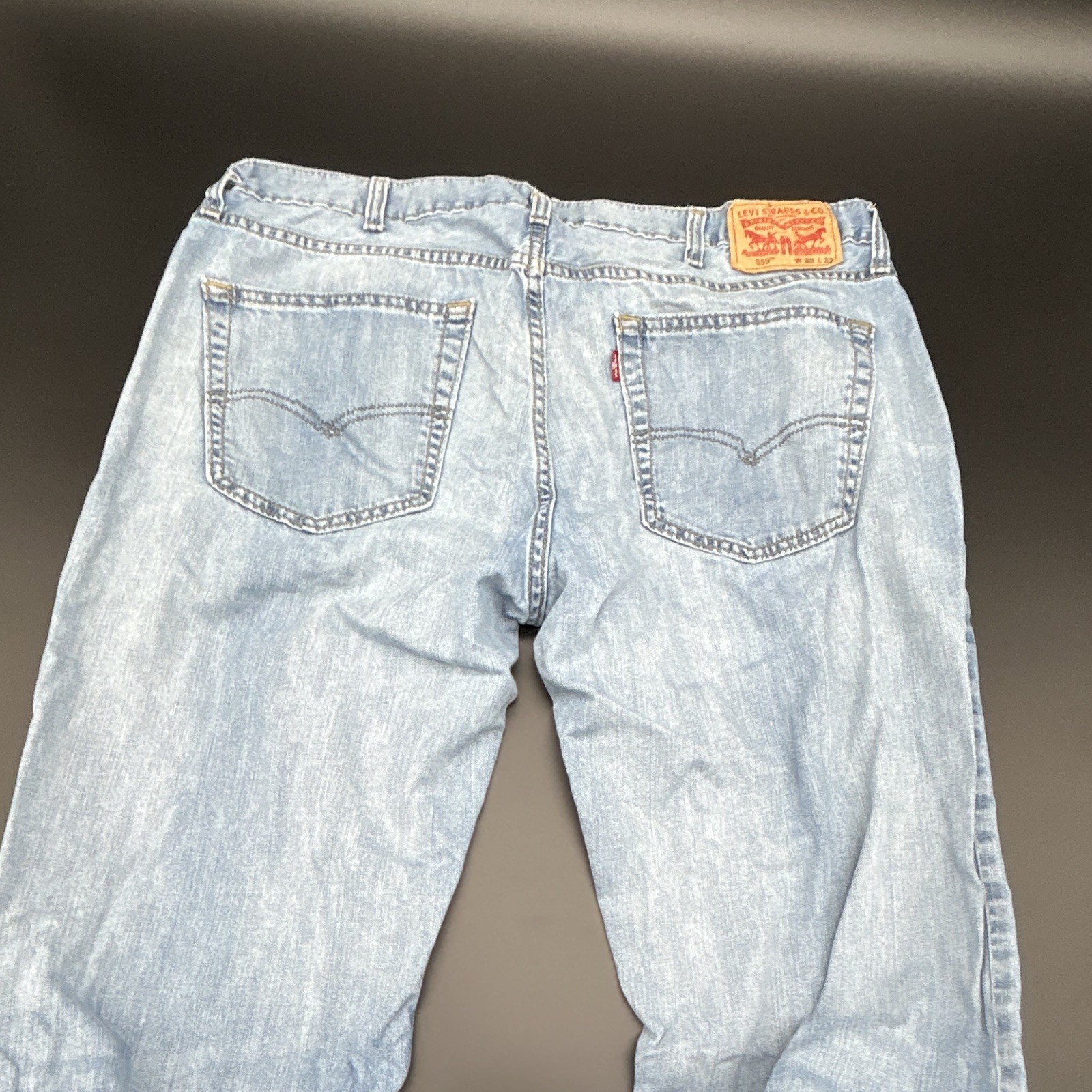 Levi’s Men’s Light Wash Blue Denim Relaxed Fit Straight 5-Pocket Jeans