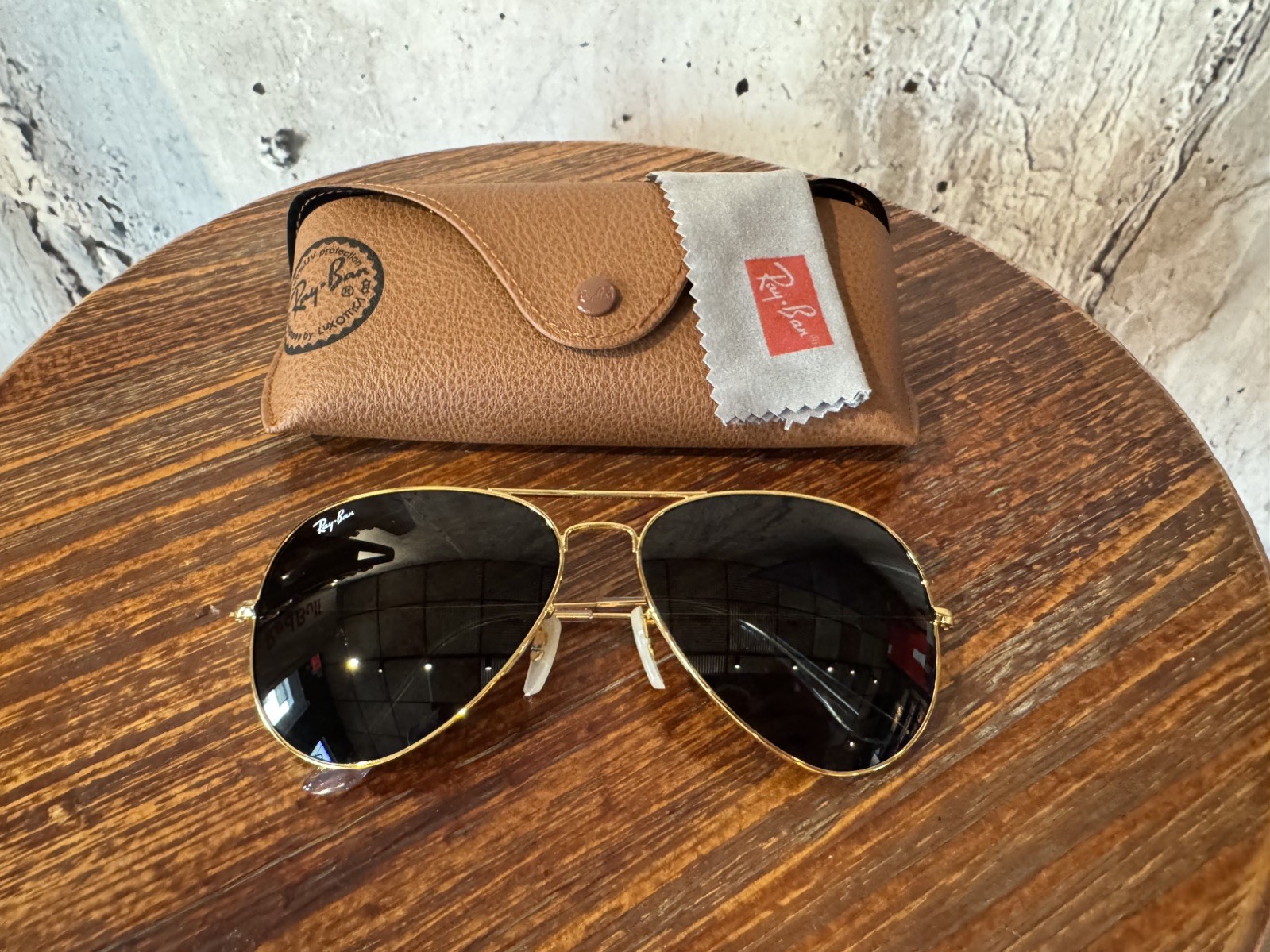 Ray ban aviator sunglasses ,3026, 62mm Large, Gold Frame/ Black Lens.