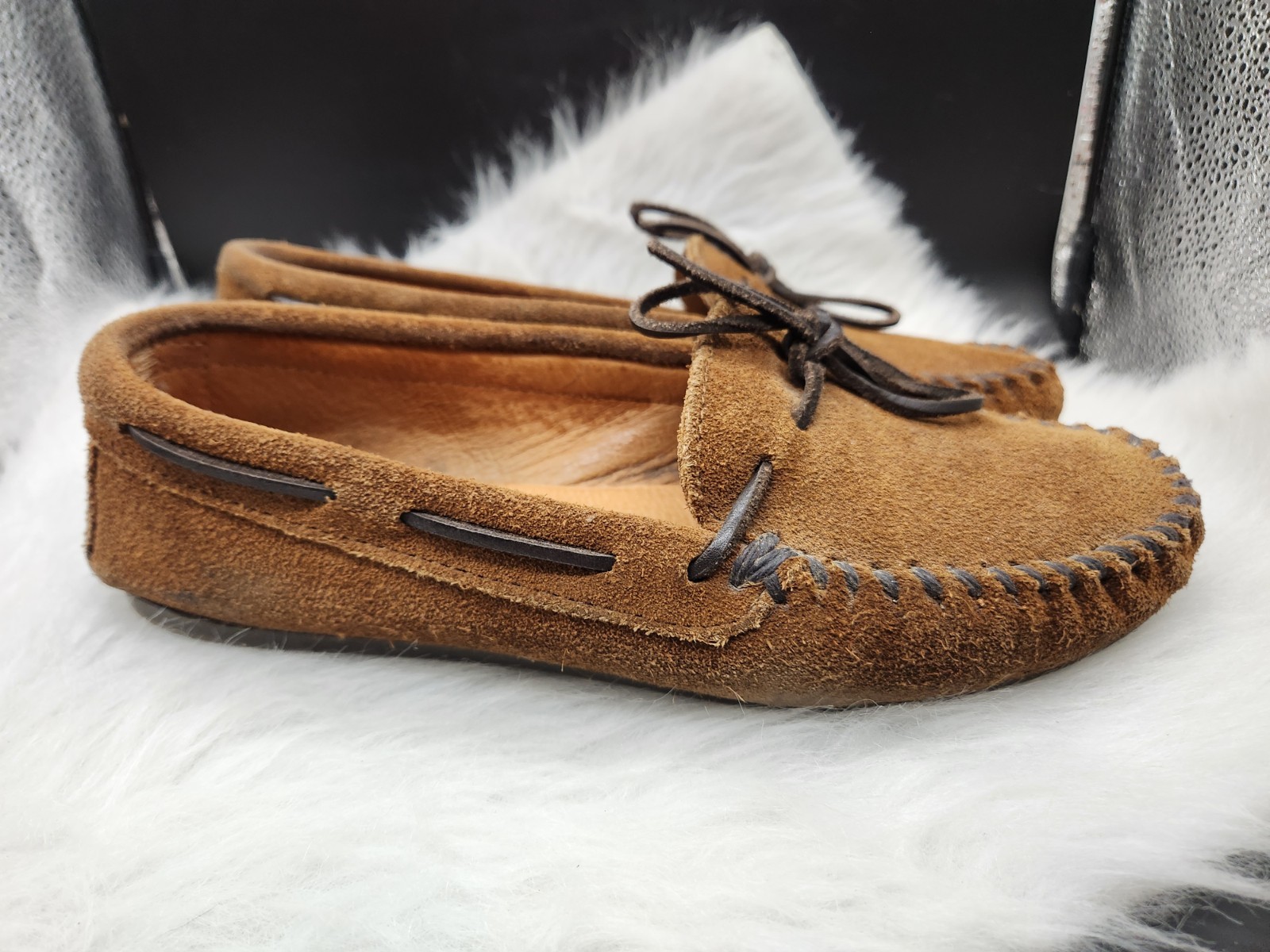 Minnetonka Classic Moccasins Men 7.5 Womens 9 Brown Suede Slip-On Casual 913