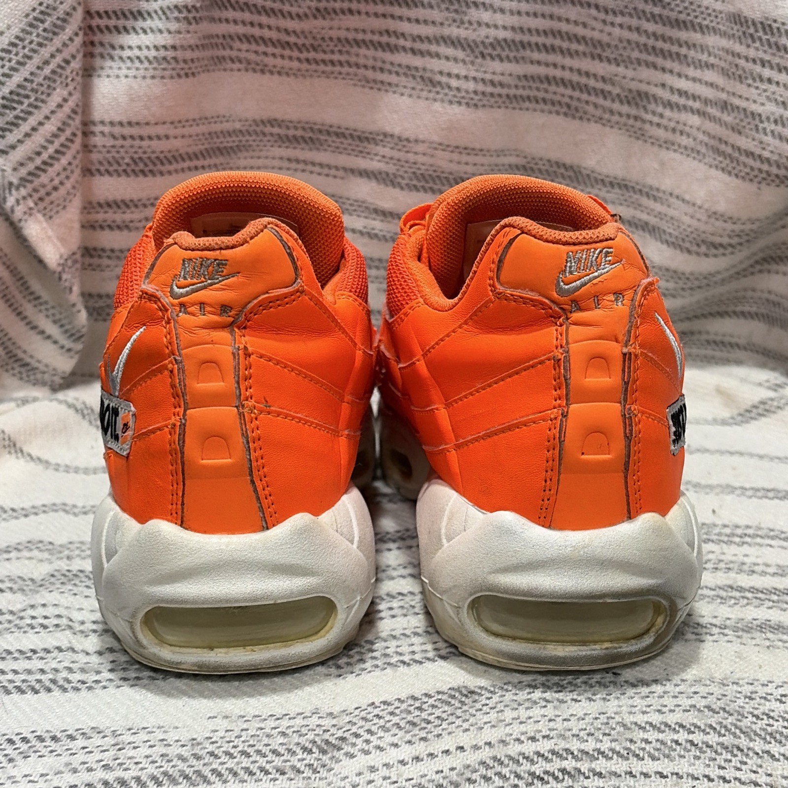 Nike Air Max 95 Just Do It Orange/White Low Top Lace-Up Men’s Sneaker AV6246-800