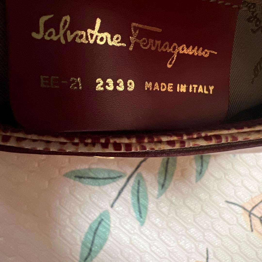 Salvatore Ferragamo Gancini Shoulder Bag Beige Red Leather 9.3in x 5.5in x 2.8in
