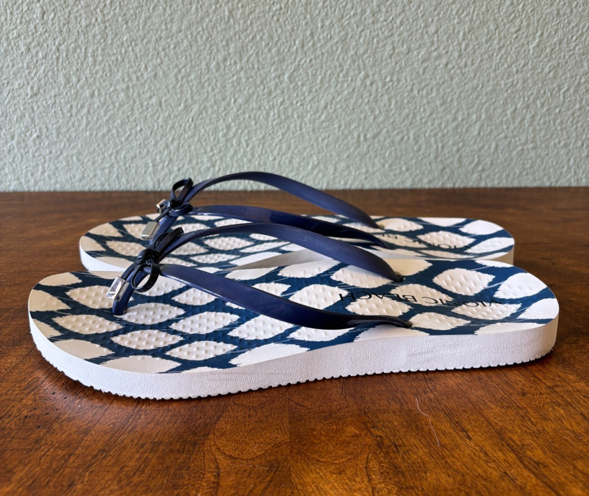 Womens Vionic Beach Noosa Flip Flops – Blue and White – Blue Bow – Size 9