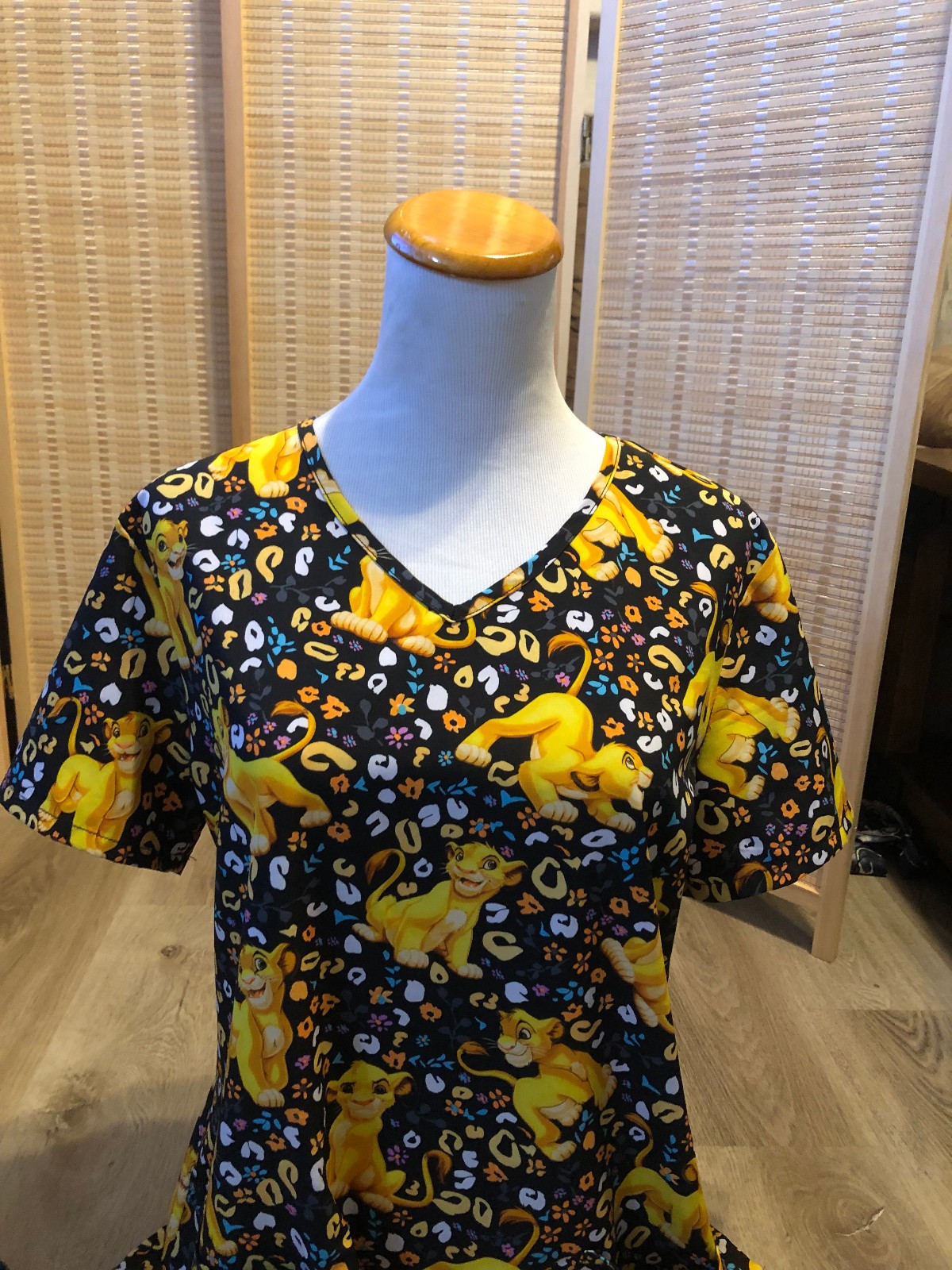 Disney The Lion King Simba Scrubs Scrub Top Polyester Large L (H875)