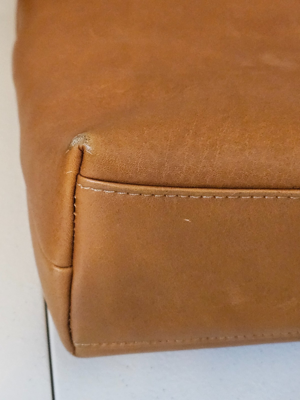 Le Donne Birch Bay Crossbody Bag Color Tan TR-808-TAN Colombian Vaquetta Leather