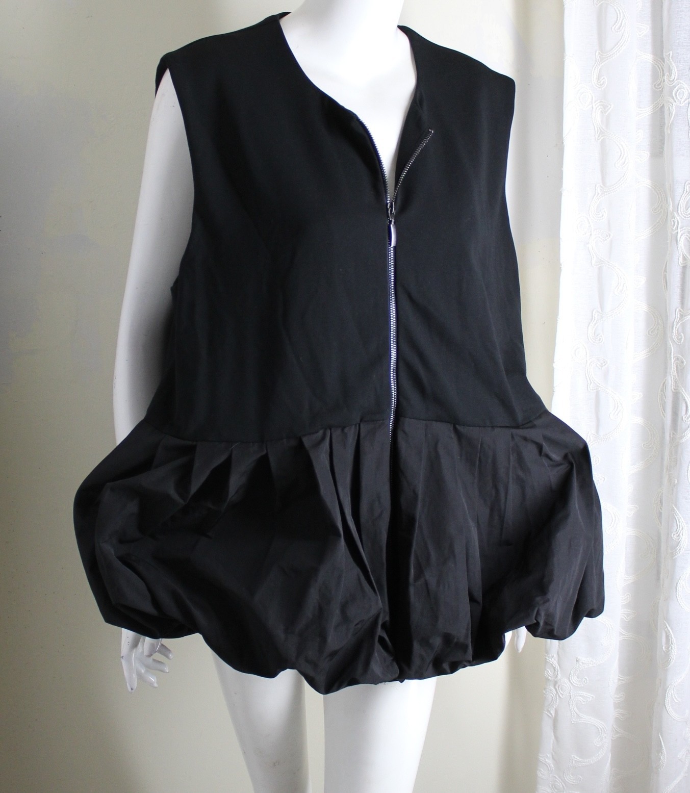 NWT Ozai N Ku from Alembika Sz XXL 1X XL Black Ballon Hem Vest Zip Jacket