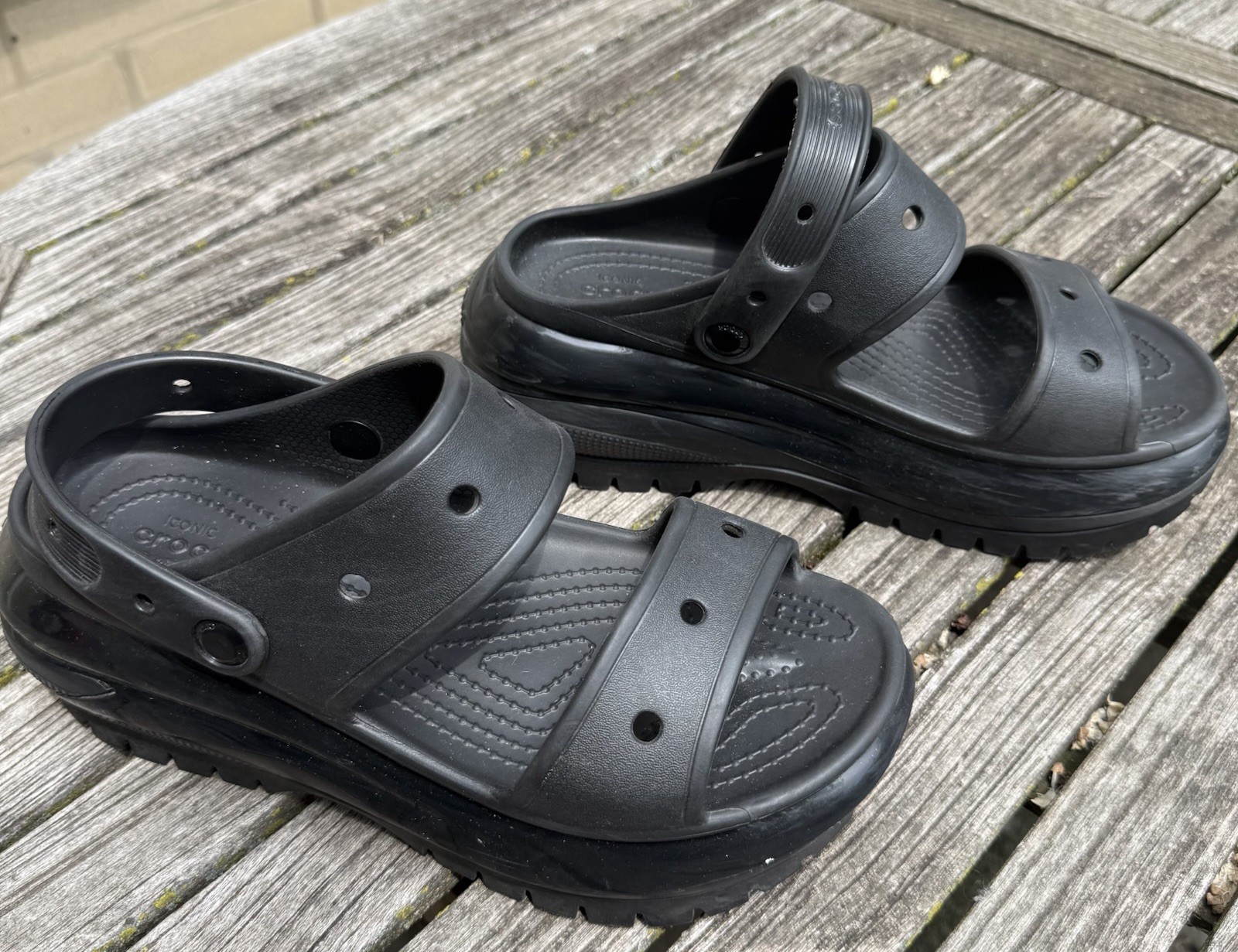 Crocs Classic Mega Crush Sandals Black Platform Chunky Comfort Women’s W9 M7 GUC
