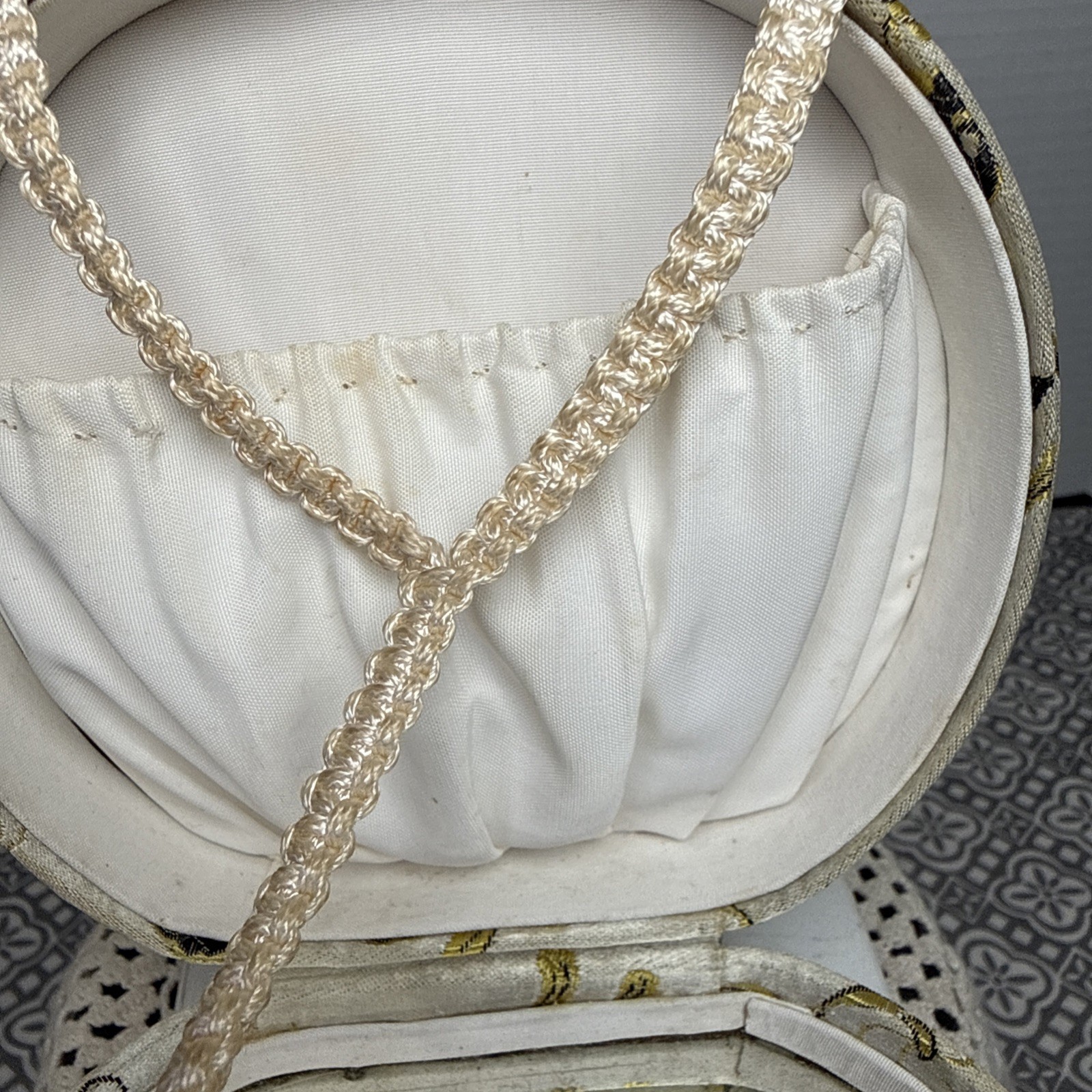 Vintage Embroidered Cream Silk Box Evening Bag, Rare Fashion Gift. See Pictures.