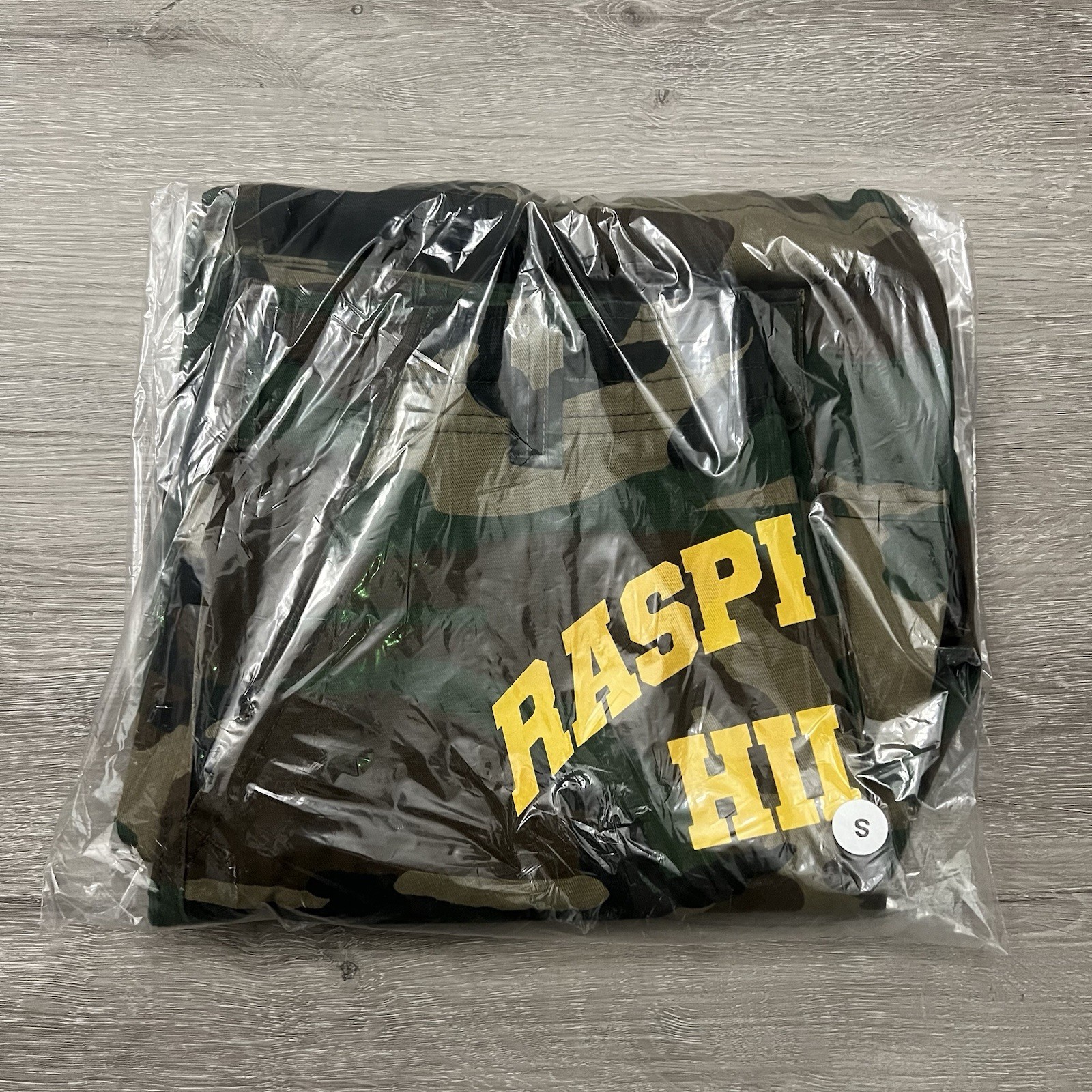GV Gallery Camo Cargo Shorts Size Small Brand New