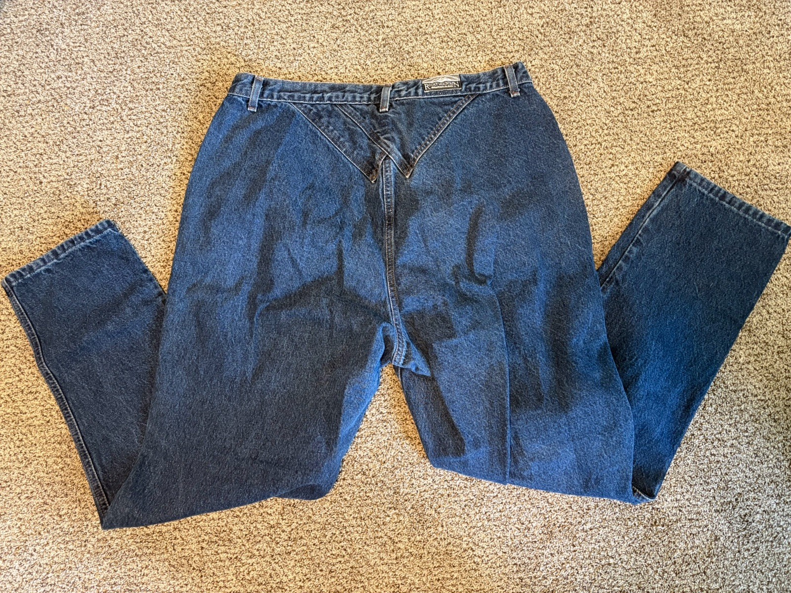 Rocky Mountain Clothing Co. Men’s Blue Medium Wash Tapered Denim Jeans 5-Pocket