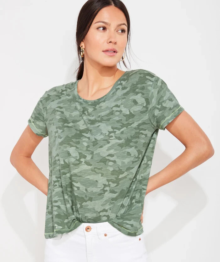Vineyard Vines Women’s Medium Camo Sage Olive Green Surftee Shirt Tee Cotton NWT