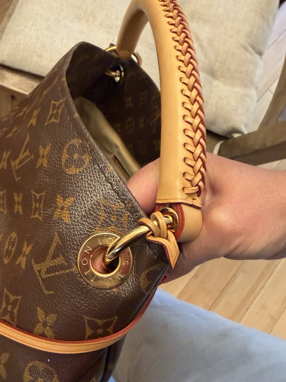Authentic LOUIS VUITTON Monogram Artsy MM Shoulder Bag w/ original receipt.