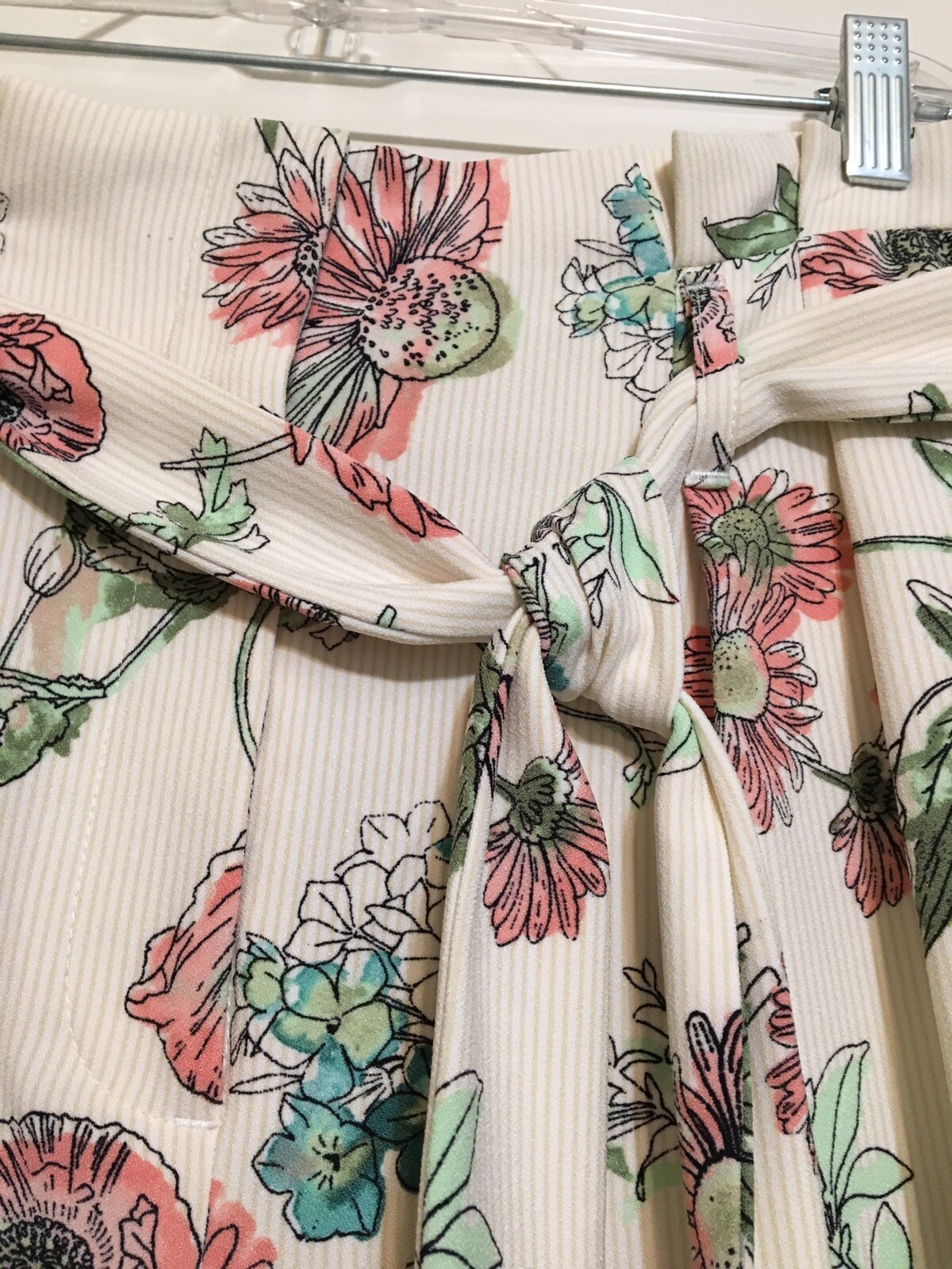 NWT Kaari Blue 8P ivory pink green floral pleated front crop pants women’s