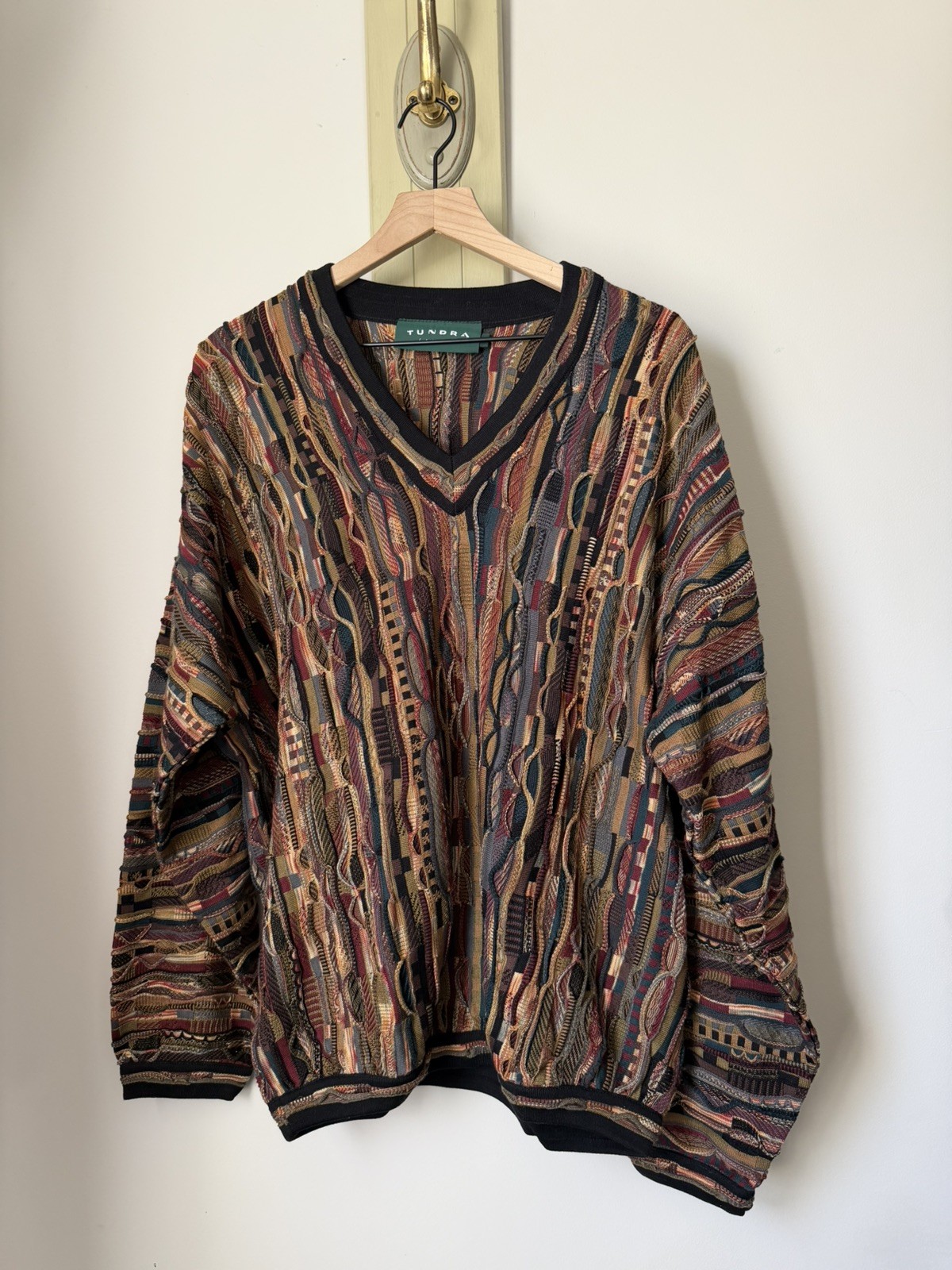 Vintage 90s Tundra Canada 3D Chunky Knit VNeck Sweater Men’s SZ Large Multicolor