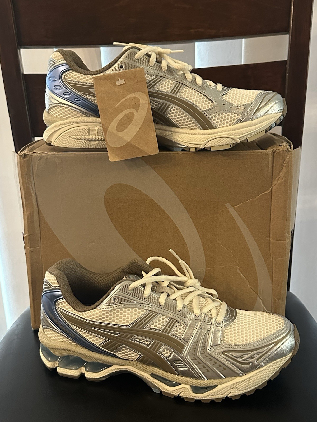 NEW ASICS GEL KAYANO 14 Women’s Size 9 Cream Pepper 1202A056-113 Sneakers 32 33