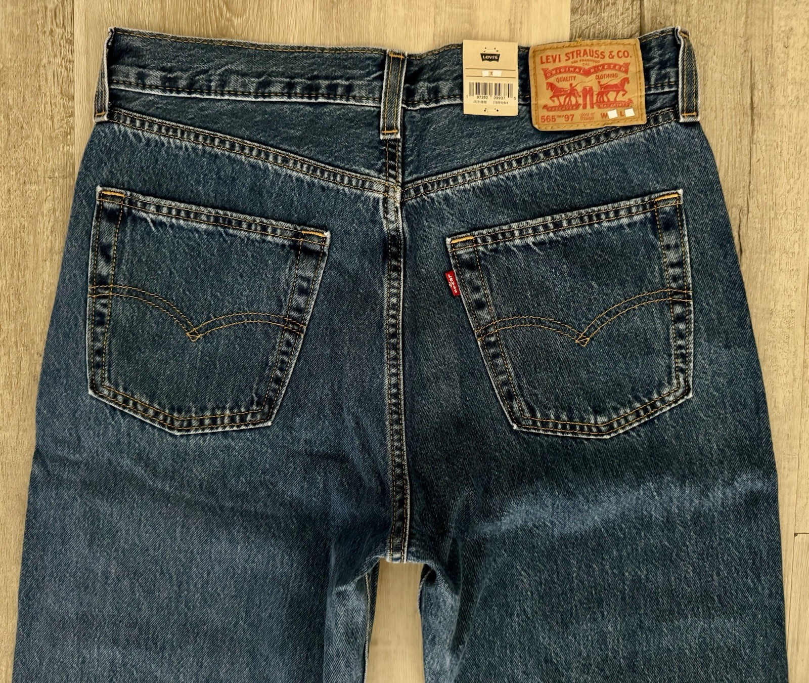 Levi’s 565 ’97 Loose Straight Leg Jeans Men Size 33 X 32 Blue Distressed Wash