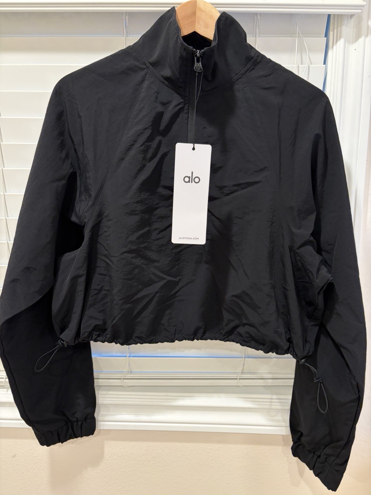 AIo Yoga Women’s Cropped 1/4 Zip Alumni Pullover – Size S – Black – NWT