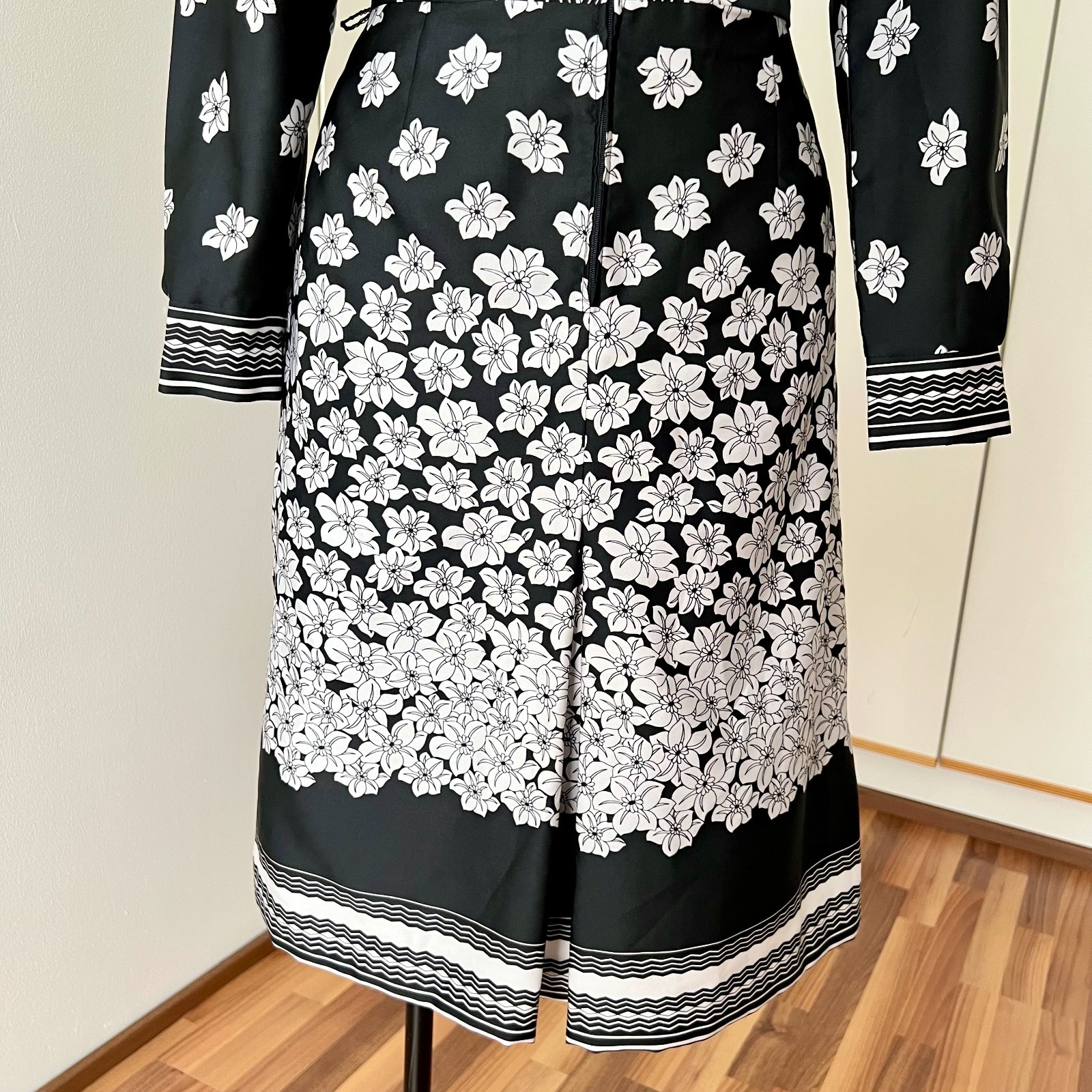 1970s TREVIRA Dagger Collar Floral Shirt Dress Border Print Long Sleeves Midi 42