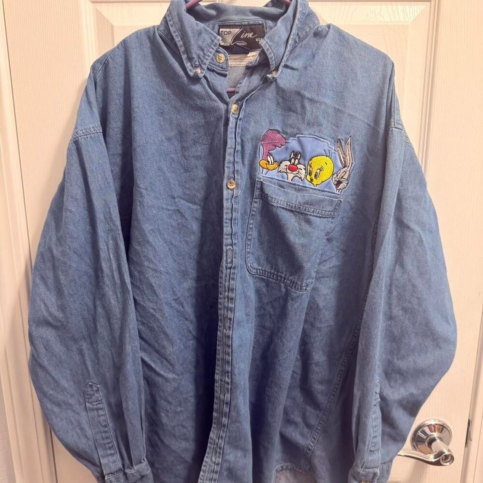 (1992) Looney Tunes Embroidered Denim Shirt – Light Blue – L