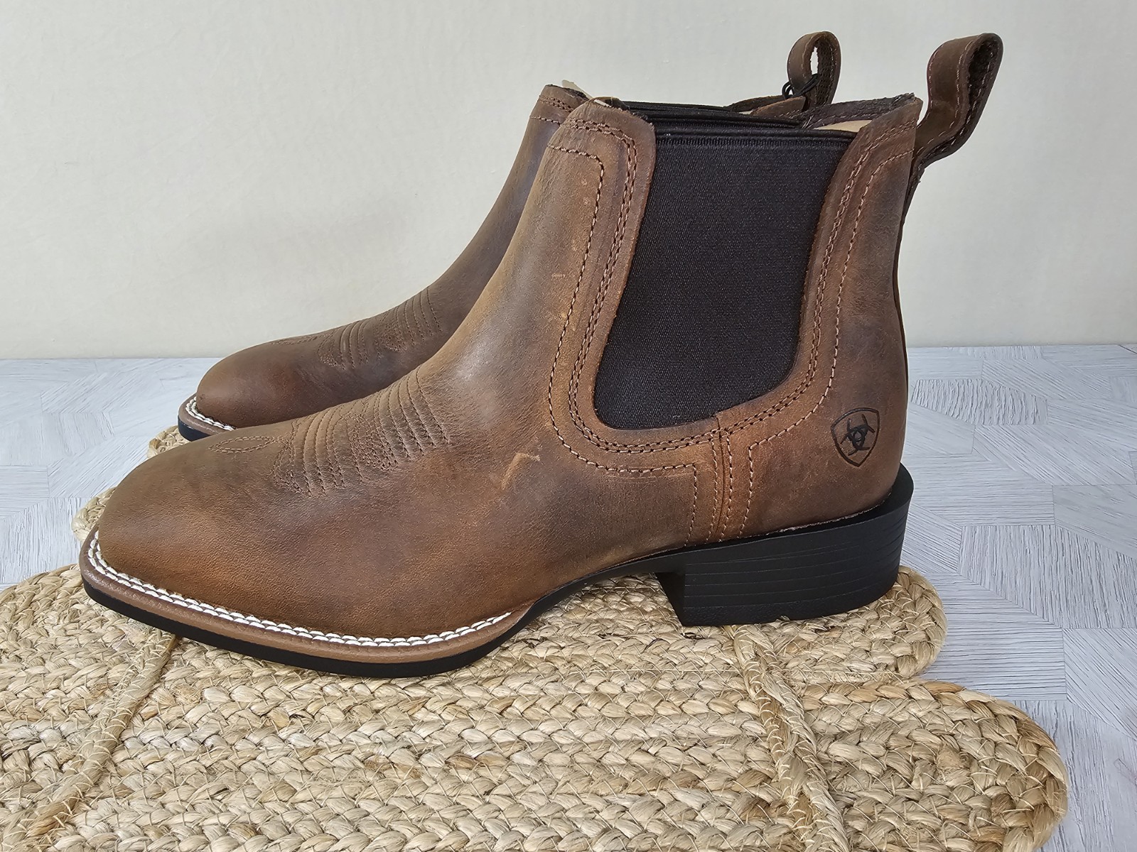 Ariat Booker Ultra Chelsea Western Boots – Distressed Tan – Size 10 – Brand New