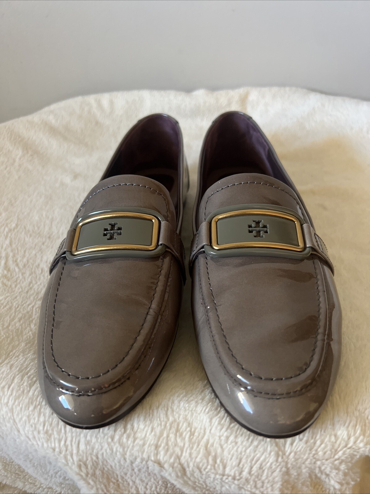 Tory Burch Georgia Patent Leather Loafers Size 7 1/2 Grigio Spongy w/ Gold Logo
