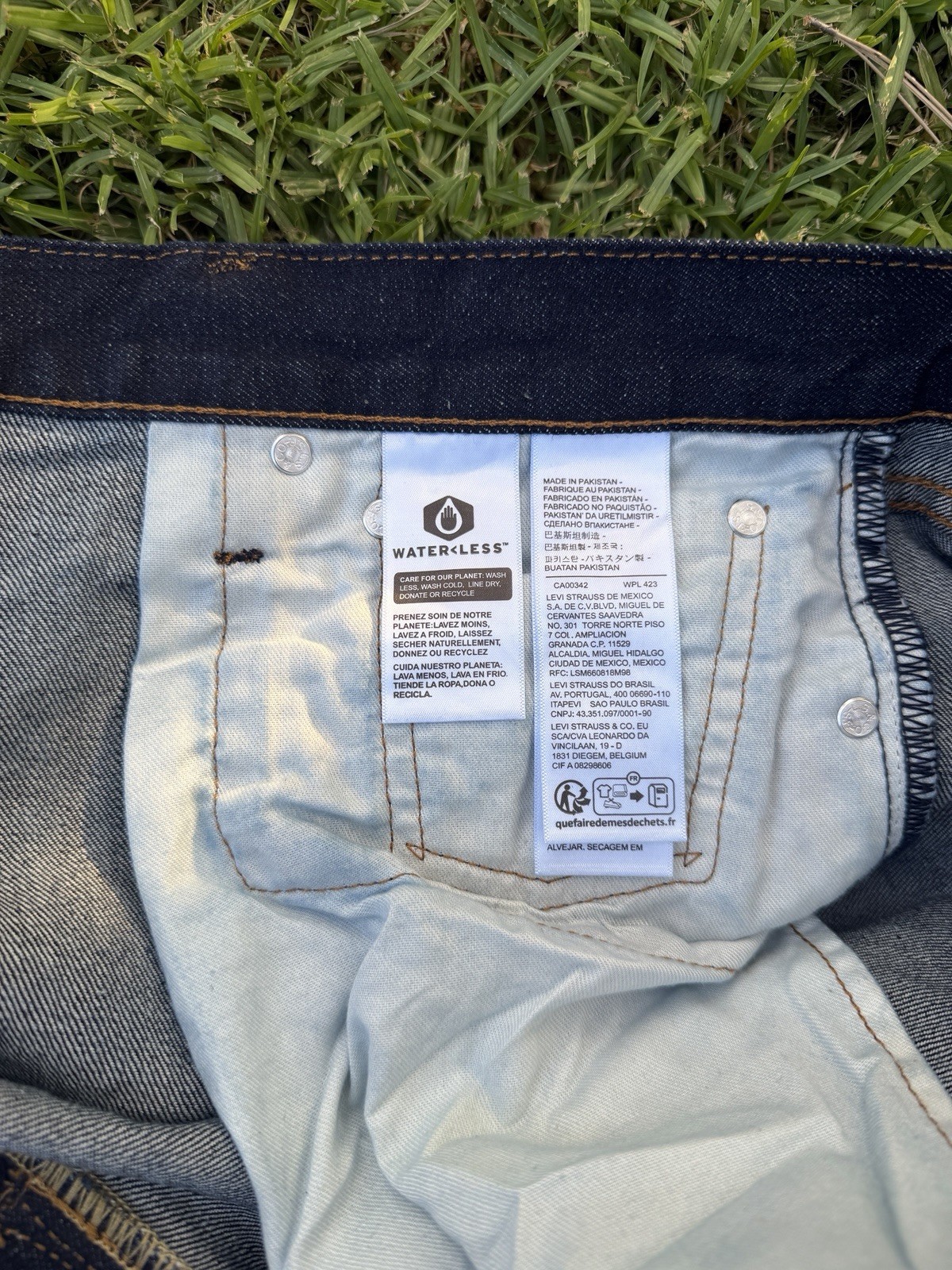 Levi’s Premium 501 Original STRAIGHT LEG Jeans Men 36×30- Blue 00501-0101 NWT