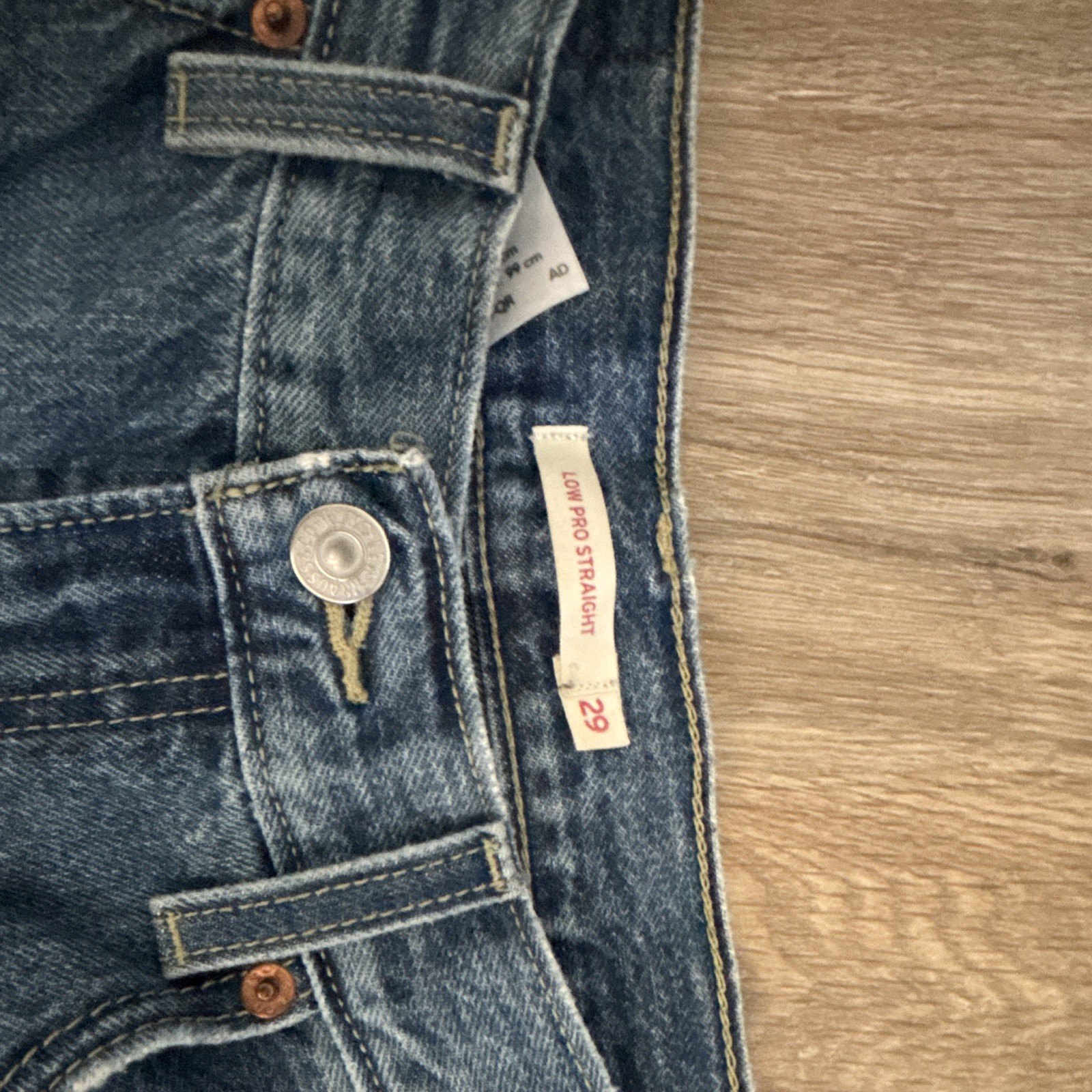 Levi’s Women Blue Denim Straight Fit Low Loose Low Rise Distressed Jeans