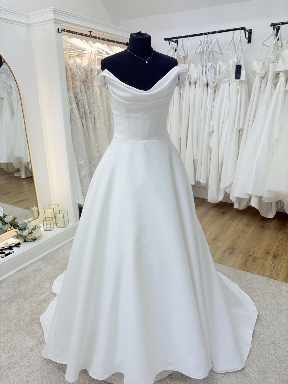 Classic Wedding Dresses White Ivory Satin Off Shoulder Sweep Train Bridal Gowns