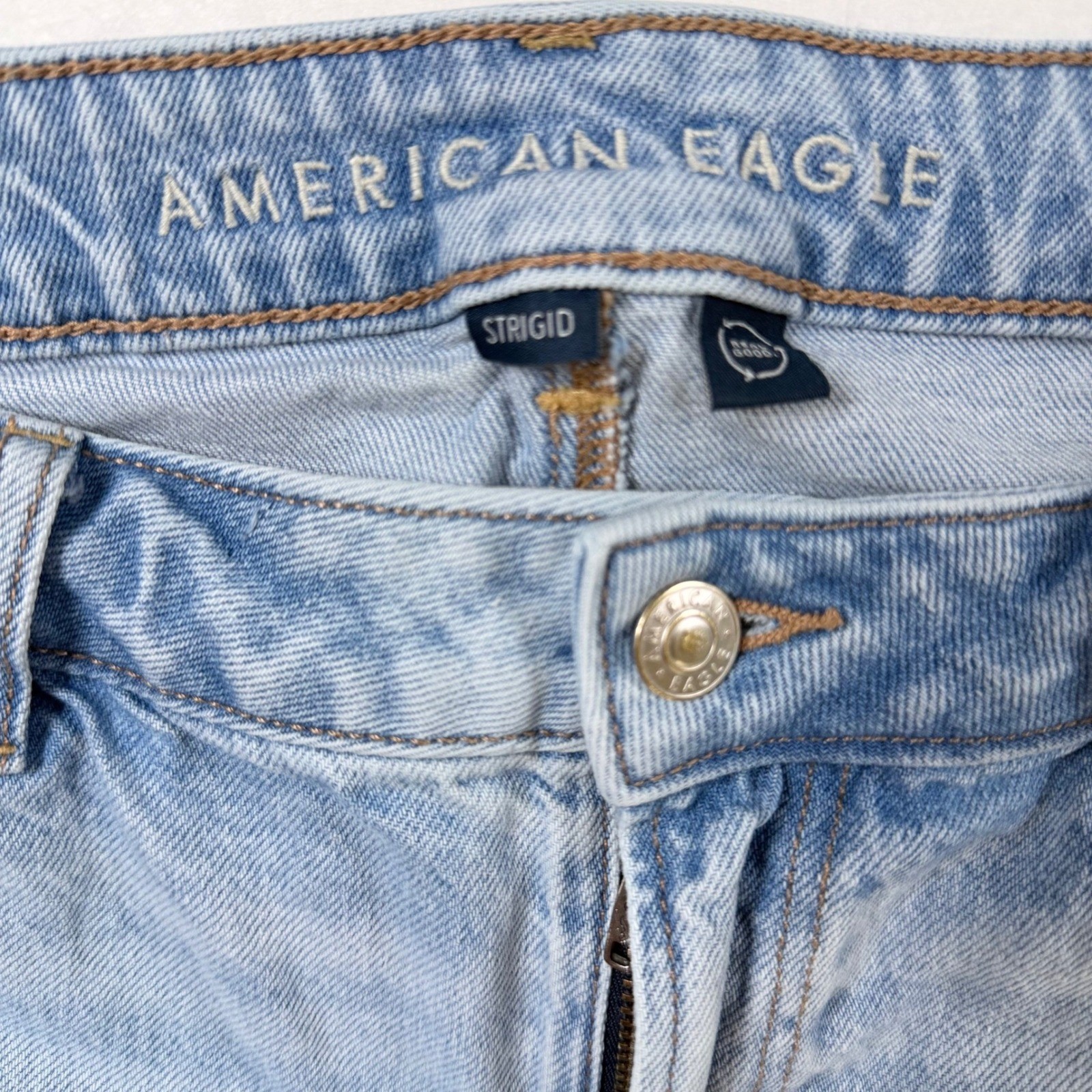 American Eagle Mom Jean Light Wash High Rise Strigid Denim Blue Size 12 Regular