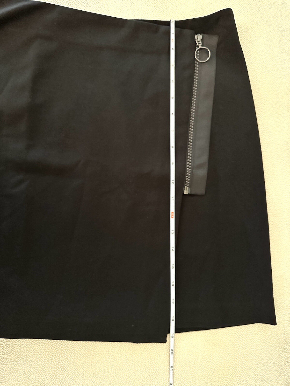 J.McLaughlin A-line silhouette Mini length front zip detail size 10