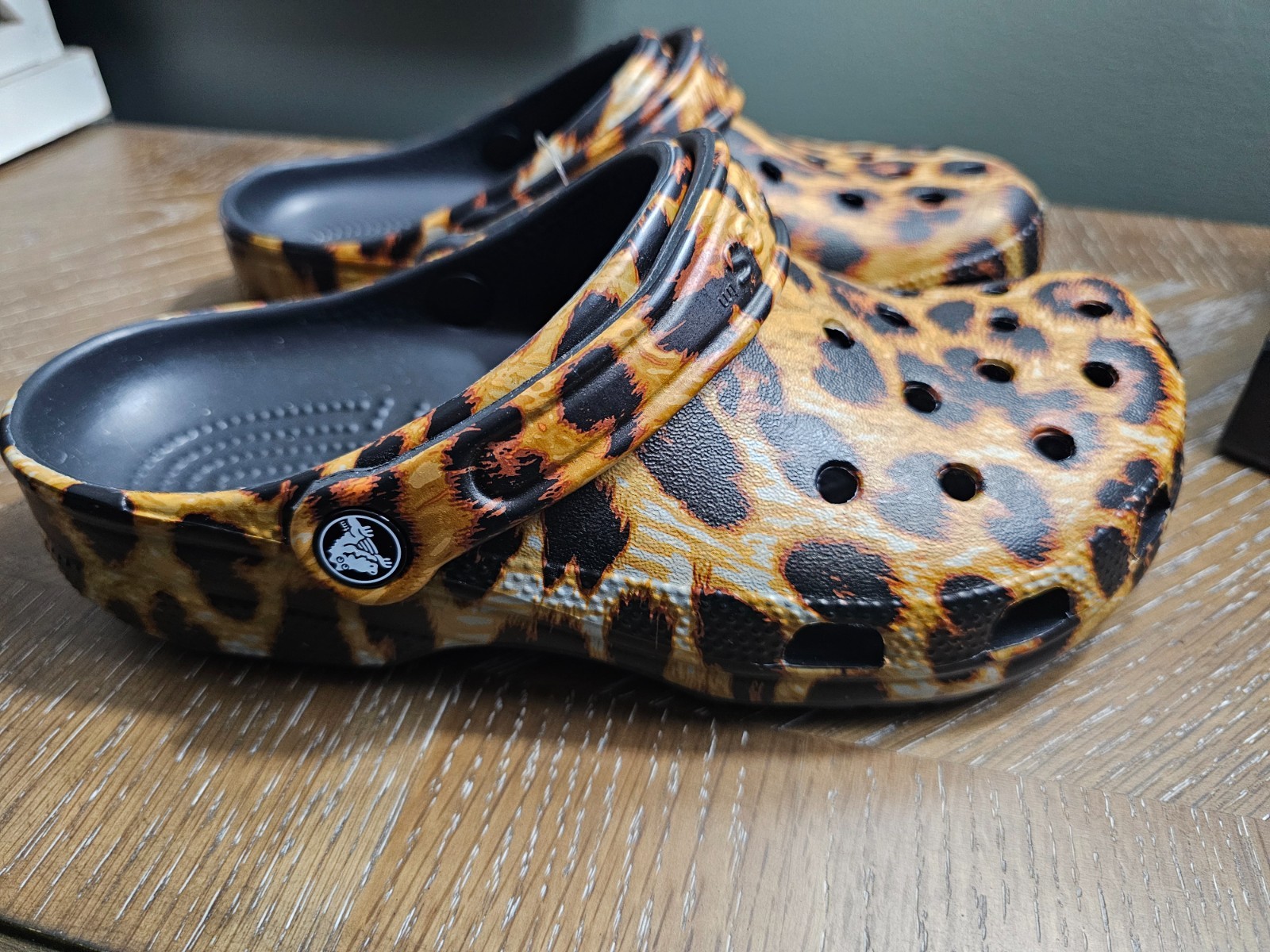 NWT Crocs Cheetah Leopard Flame Classic Clogs Unisex Comfort Slip On M6/W8