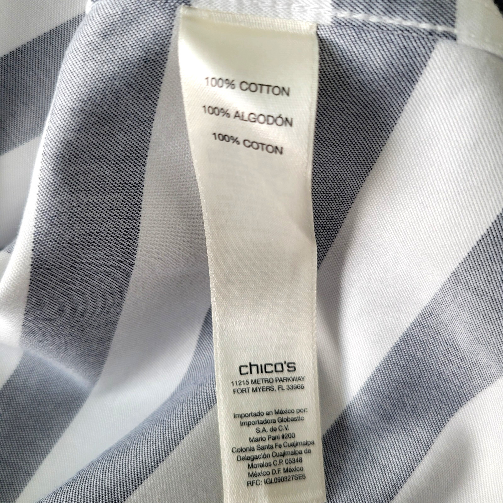 Chicos Shirt Womens 3.5 US XL 18 White Blue No Iron Stripe Pleated Stitch Back