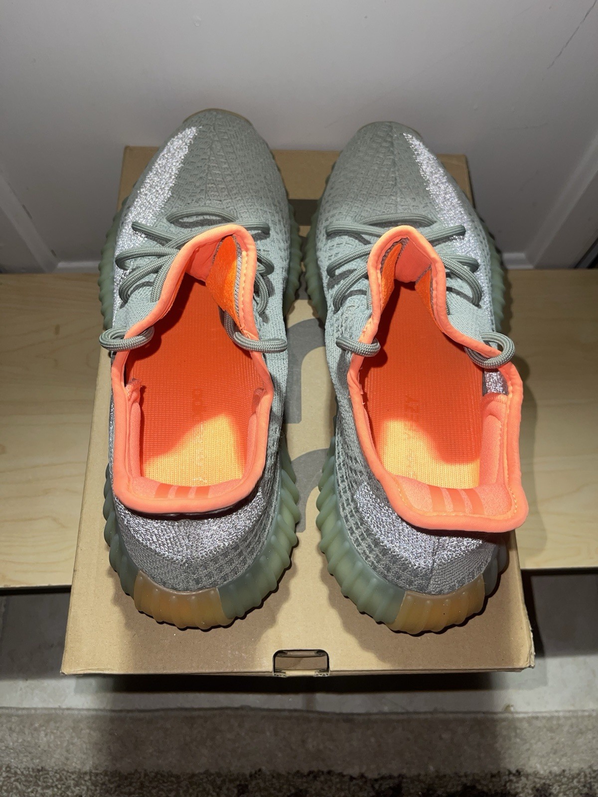 Adidas Yeezy Boost 350 V2 Men’s Size 10.5 Carbon Beluga