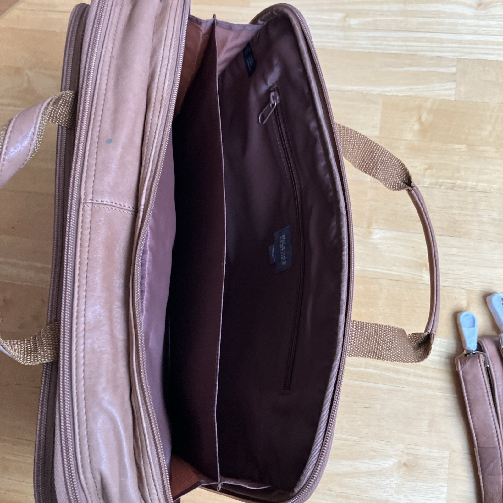 Wilsons Leather Laptop Messenger Bag With Strap 17″×13″×4″ Vintage Distressed