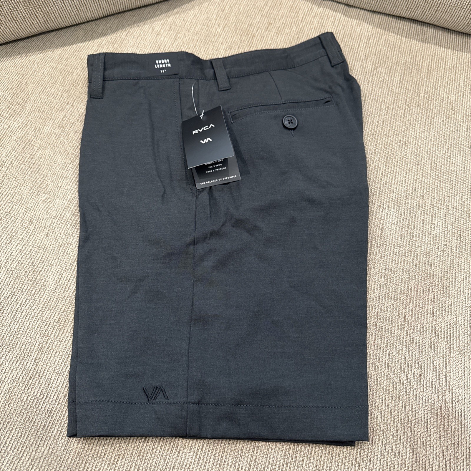 RVCA Back In hybrid- Mid Length- 17” Hybrid Shorts Boys Size 28 Black