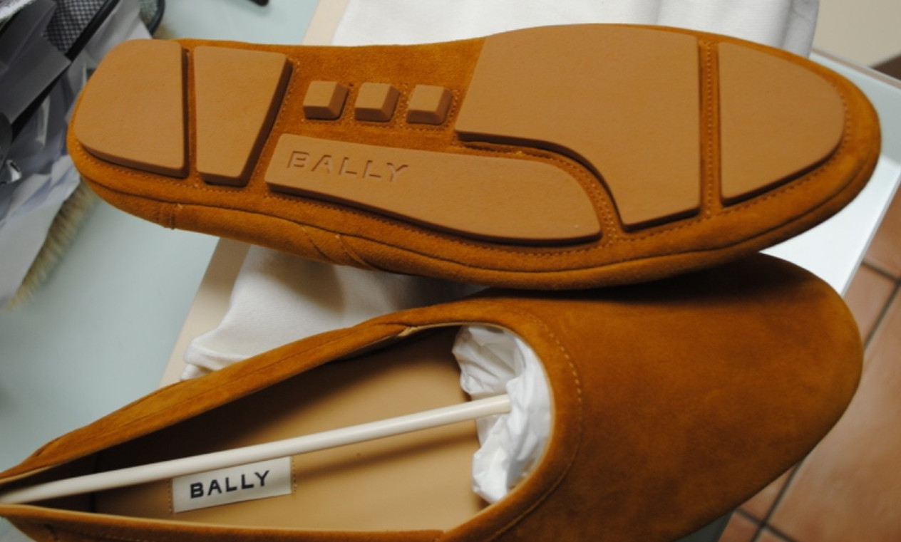 BALLY AUTHENTIC LEATHER LOAFERS 44.5 550.00 CART. PRIM-ESTATE SLIP ON