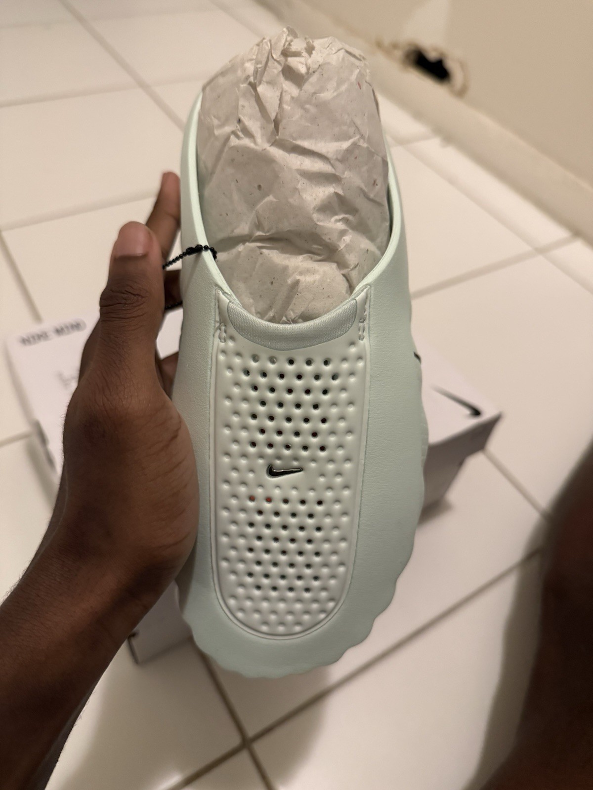 W Nike Mind 001 Barely Green Chrome HQ4309-300