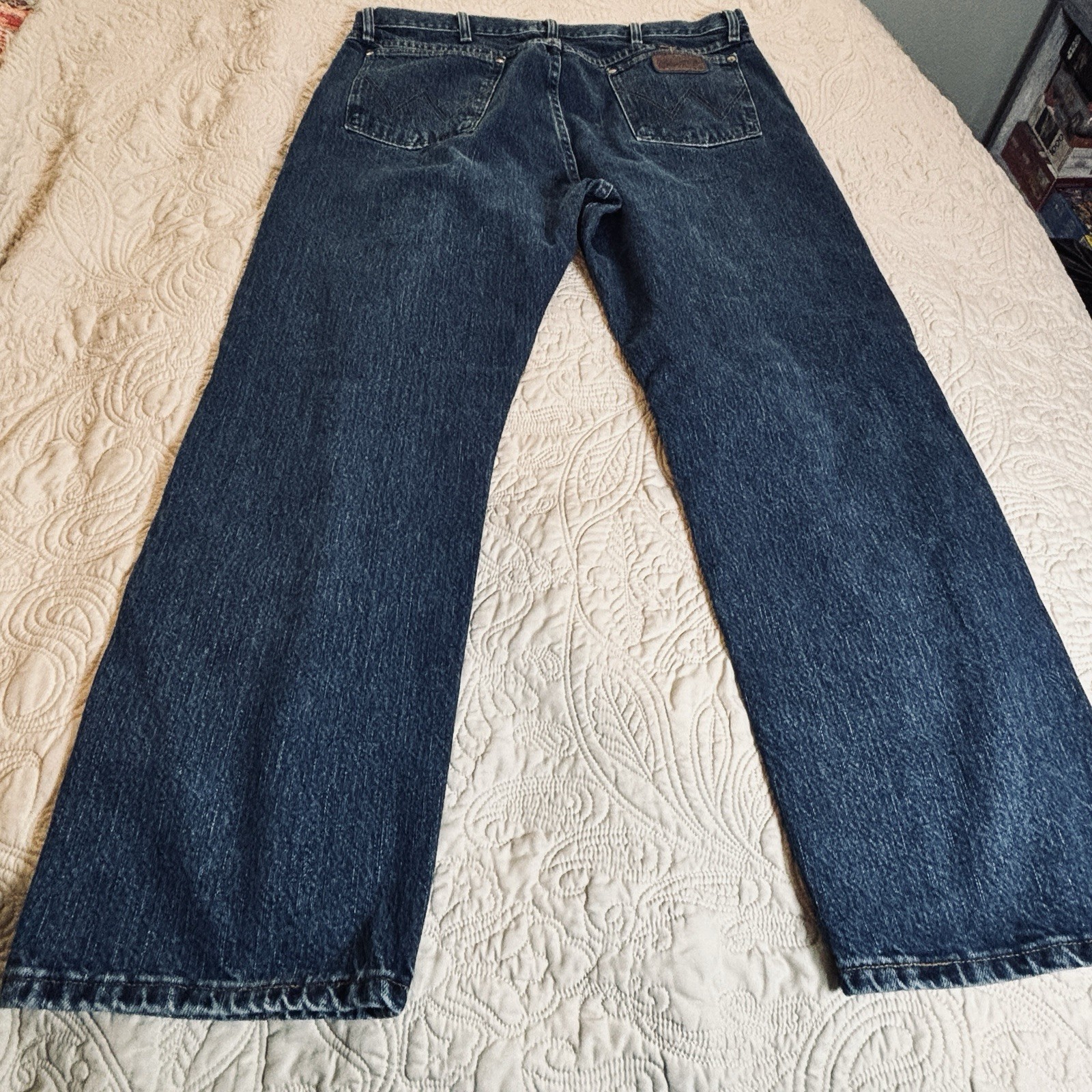 Wrangler Men’s Size 38 x 30 Regular Fit Jean Straight Leg Med Wash 47 MWZ Model