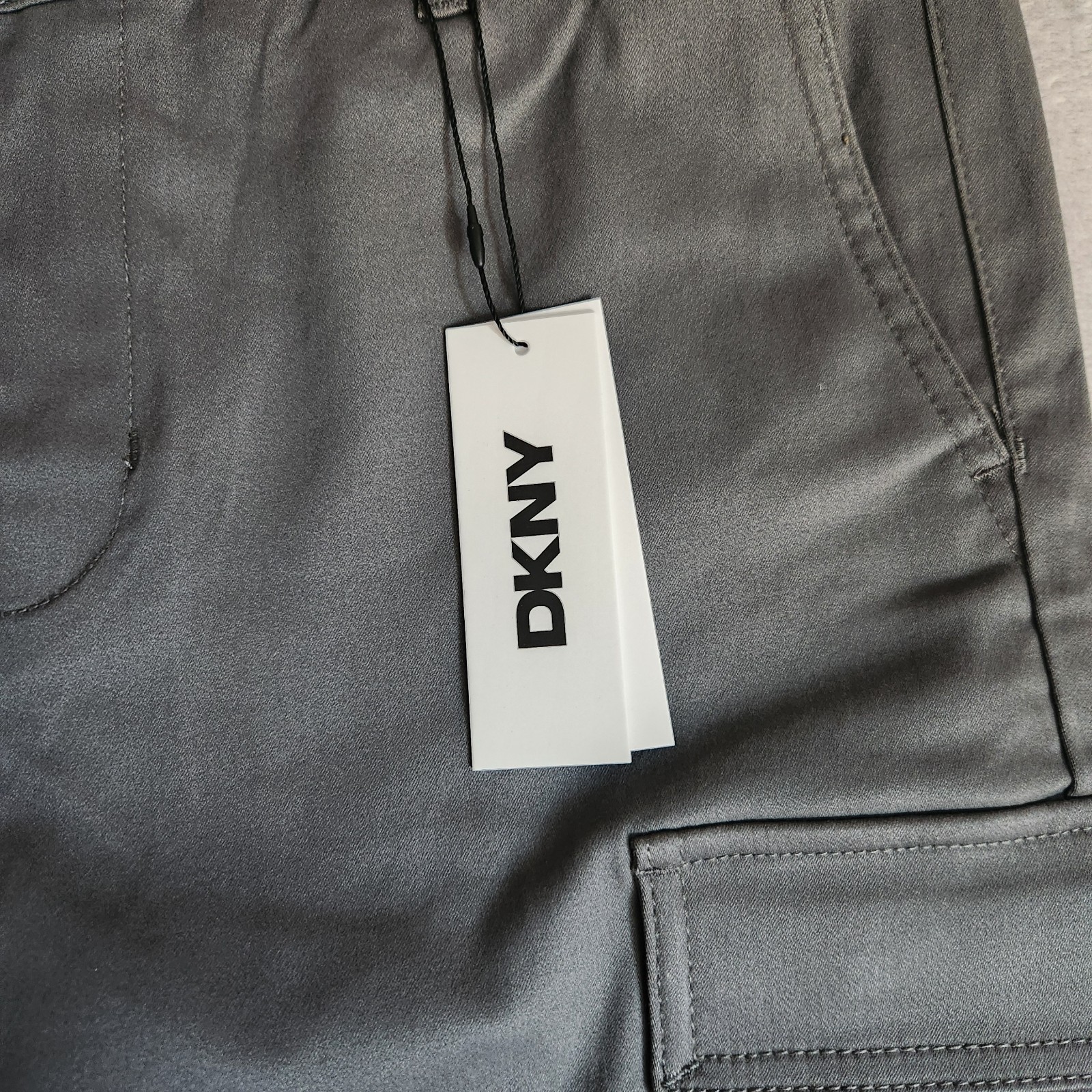 New DKNY Men’s Stanton Slim Fit Ultimate Stretch Cargo Pants Gray NWT 32×32 32