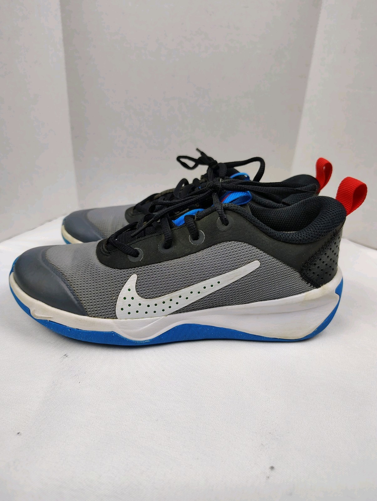 Nike Omni Multi-Court GS Cool Grey Photo Blue Kids Size 4.5Y DM9027-006