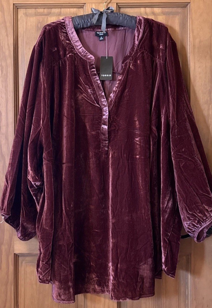 TORRID VELOUR BLOUSE TOP SHIRT DRESSY TOPN6 6X 6XL 30 NEW