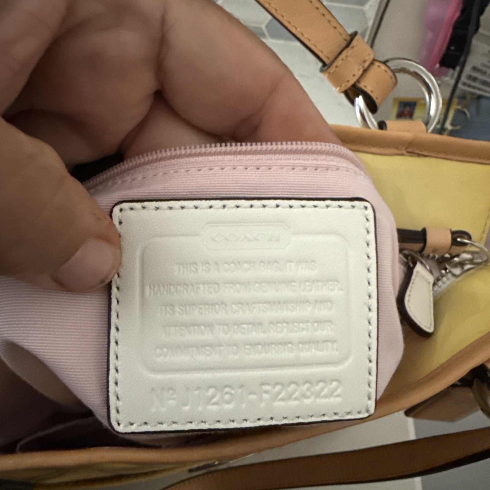 VTG Coach Peyton F22322 Patent Leather Embossed Tote Yellow Tan Trim Bag Wallet