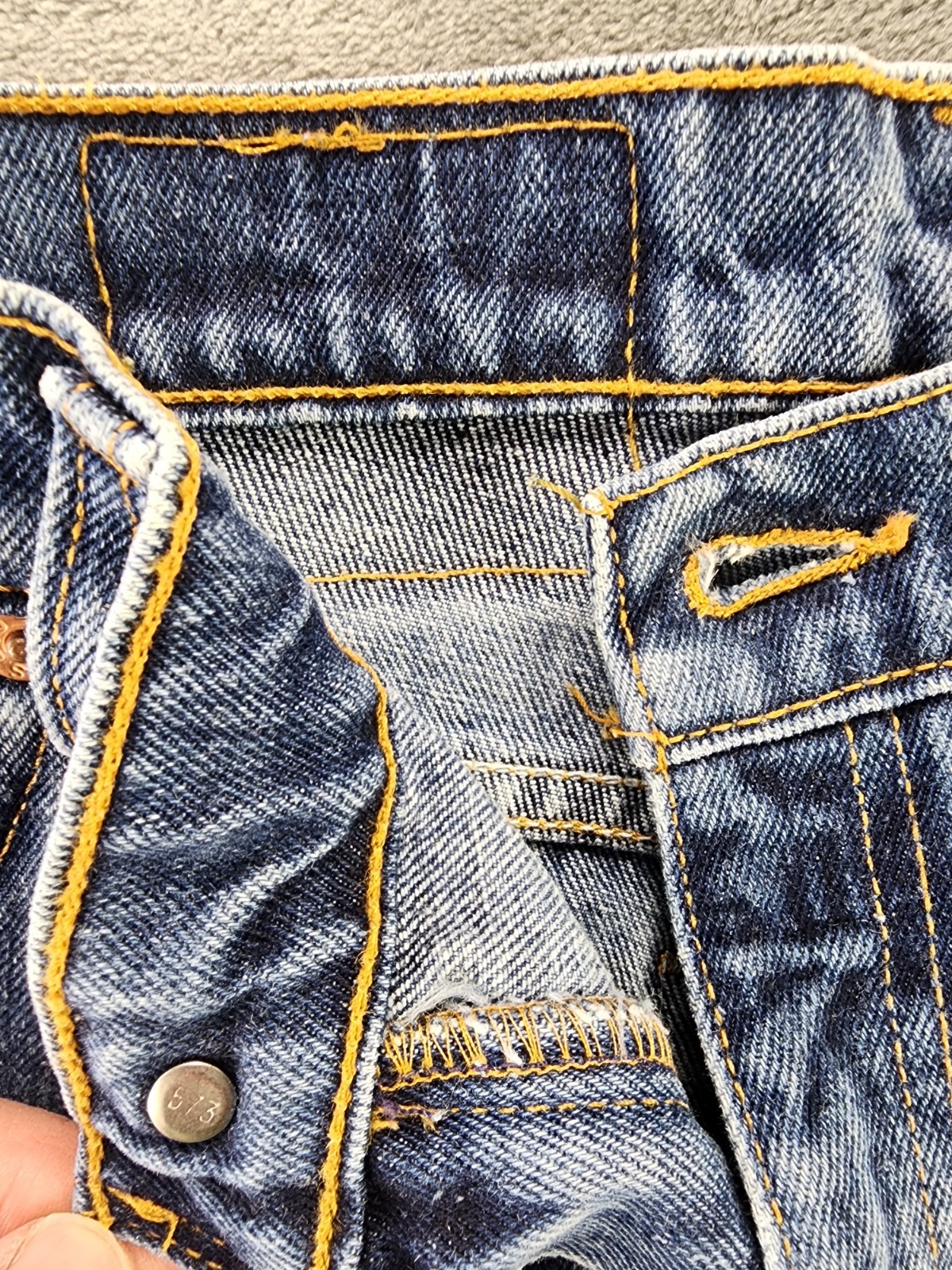 Vtg. 90s Levis Jeans Junior 11 Long 30Wx29L Measured Relaxed High Rise Mom US