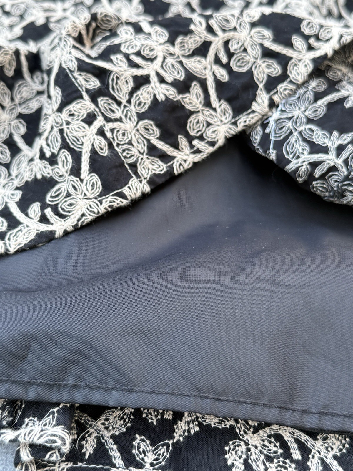 Axcess Black White Embroidered Floral A-Line Knee Length Skirt Size 12 Lined