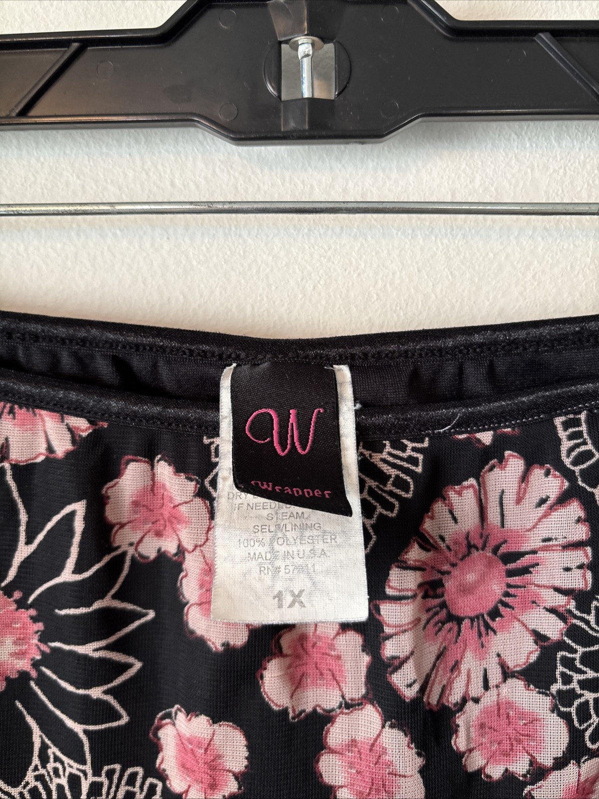 Wrapper Women’s Size 1X Pink Black Floral Midi Skirt