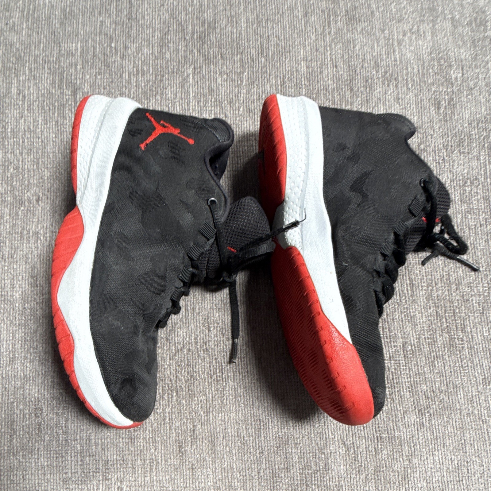 Jordan B.Fly Unisex Kids Basketball Sneakers Black/Red/White Low Top 4.5Y